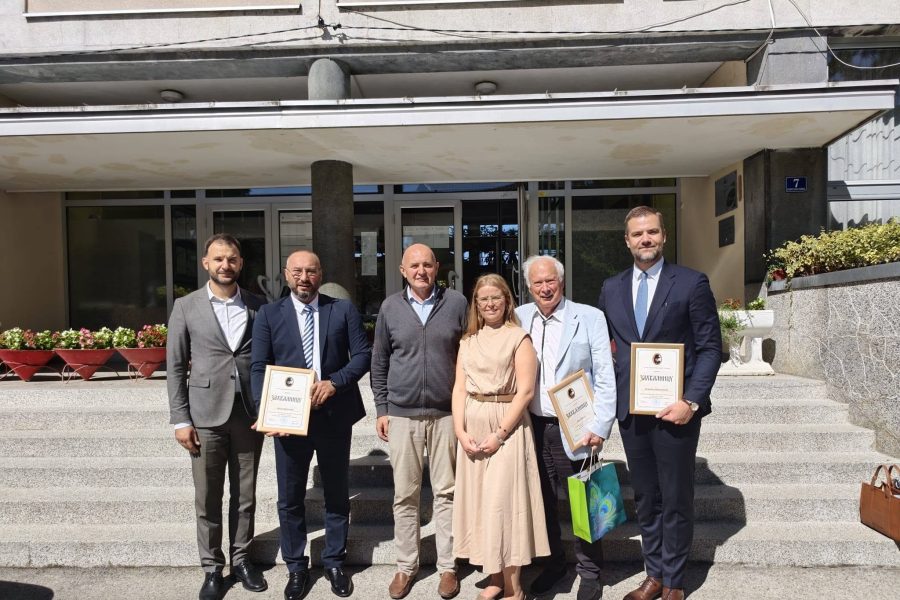 Шеф Представништва Републике Српске у Аустрији уручио донације локалним заједницама